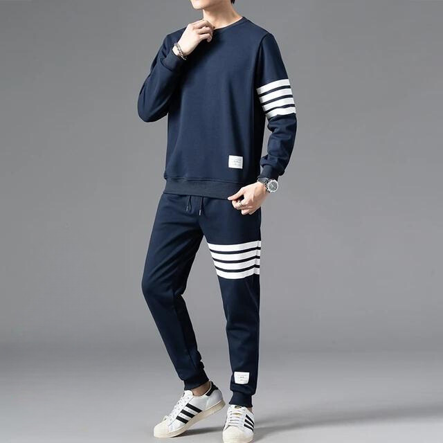 Confortevole set da uomo composto da maglia a maniche lunghe e jogger - ideale per un abbigliamento casual e rilassato