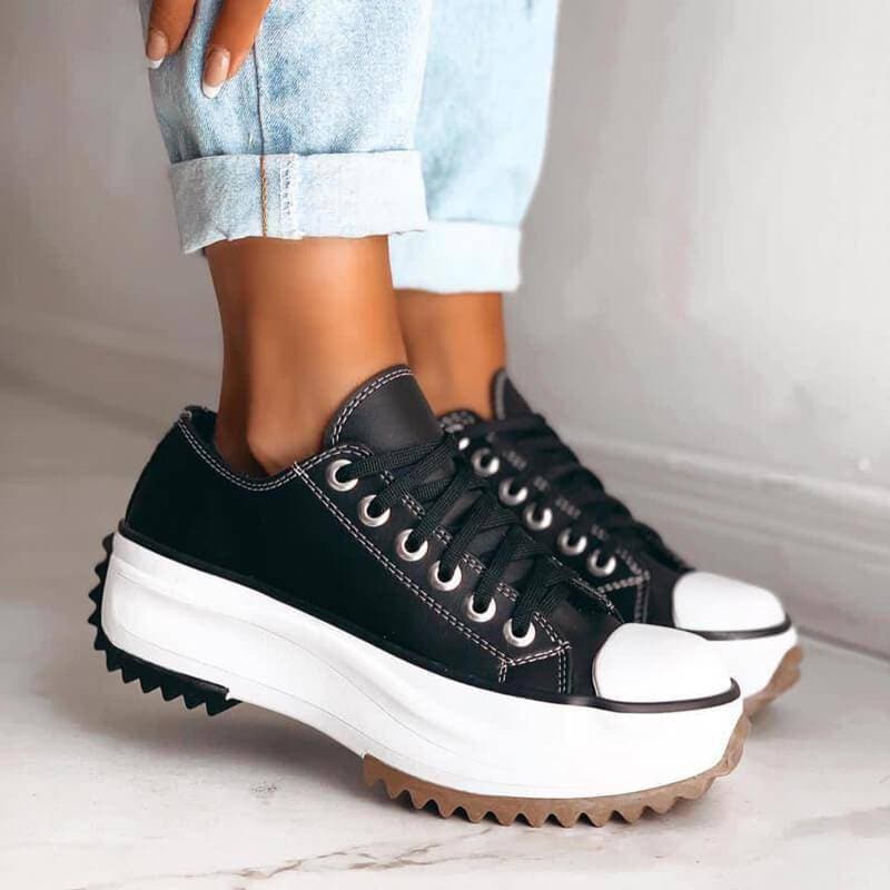 Scarpe da ginnastica con plateau da donna con un design di tendenza: un'opzione comoda, elegante e casual per tutti i giorni.