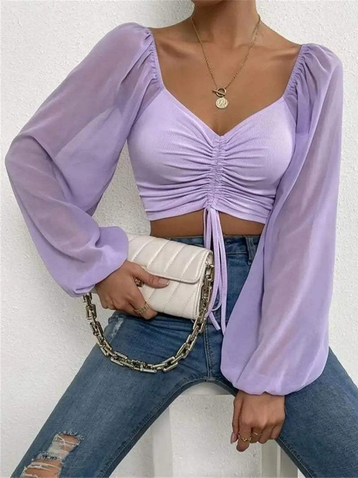 Elegante crop top da donna con maniche lunghe, attraente scollatura a forma di cuore, busto increspato ed eleganti maniche semitrasparenti