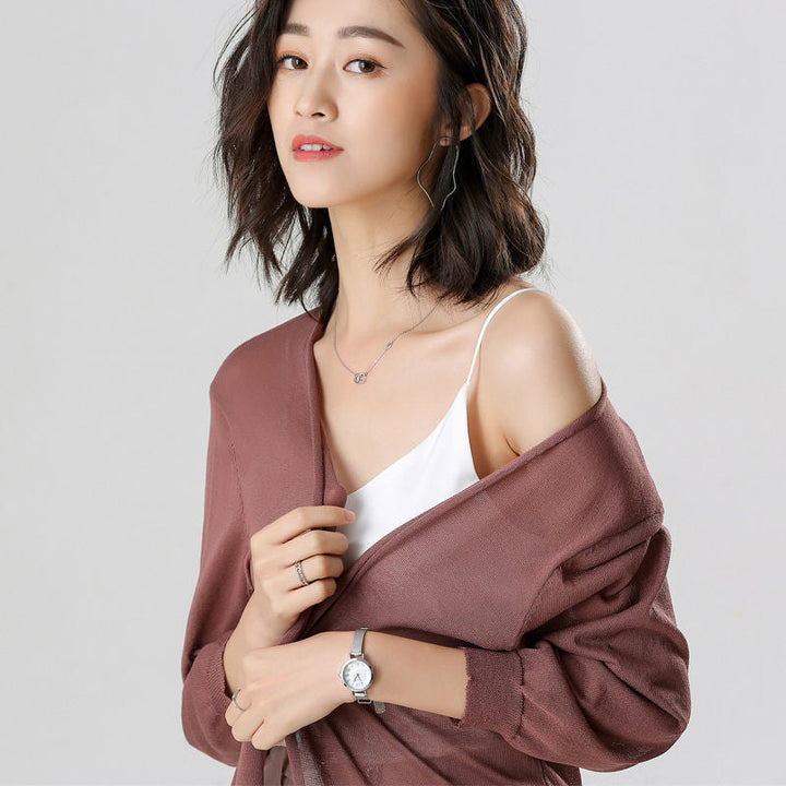 Silvaine - un cardigan estivo in maglia, arioso ed elegante, per il massimo del comfort e dell'eleganza.