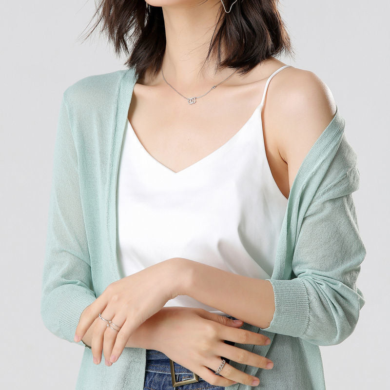 Silvaine - un cardigan estivo in maglia, arioso ed elegante, per il massimo del comfort e dell'eleganza.