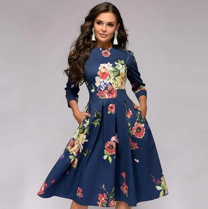 Elegante abito da donna con linea ad A e affascinante motivo floreale, lunghezza al ginocchio ed eleganti maniche a tre quarti
