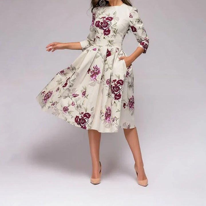 Elegante abito da donna con linea ad A e affascinante motivo floreale, lunghezza al ginocchio ed eleganti maniche a tre quarti
