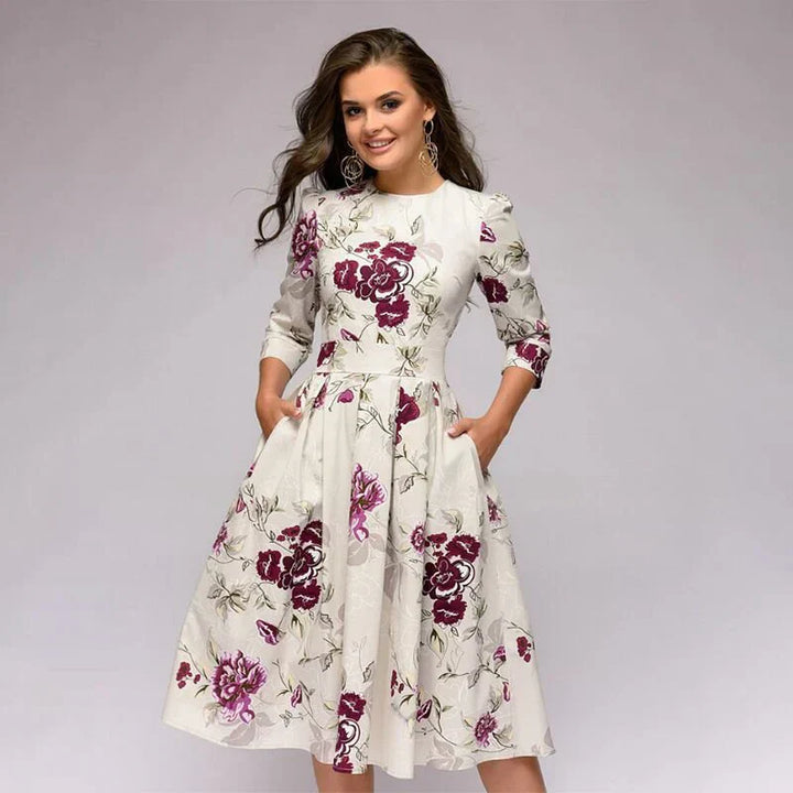 Elegante abito da donna con linea ad A e affascinante motivo floreale, lunghezza al ginocchio ed eleganti maniche a tre quarti