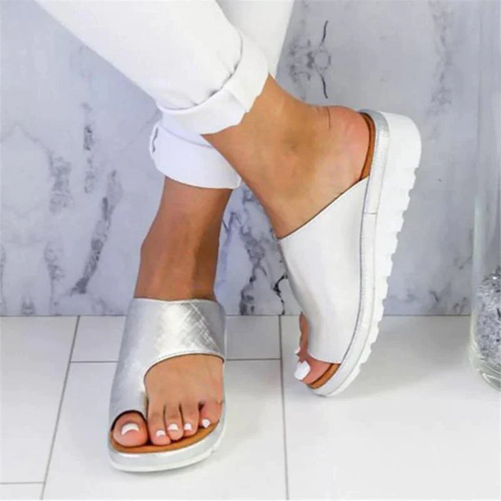 Eleganti e comode infradito ortopediche da donna per l'estate, per un look sano e alla moda