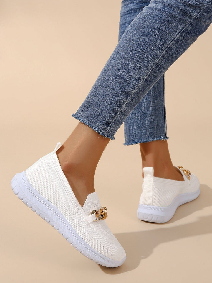Sneakers da donna alla moda con tomaia traspirante e suola elegante per un comfort e una classe unici.