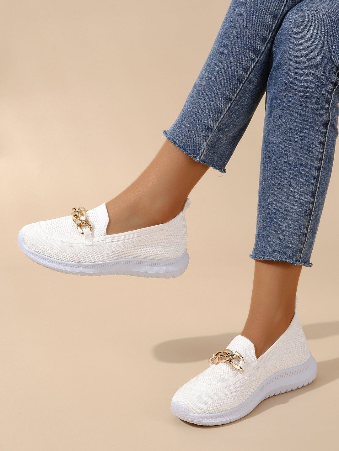 Sneakers da donna alla moda con tomaia traspirante e suola elegante per un comfort e una classe unici.